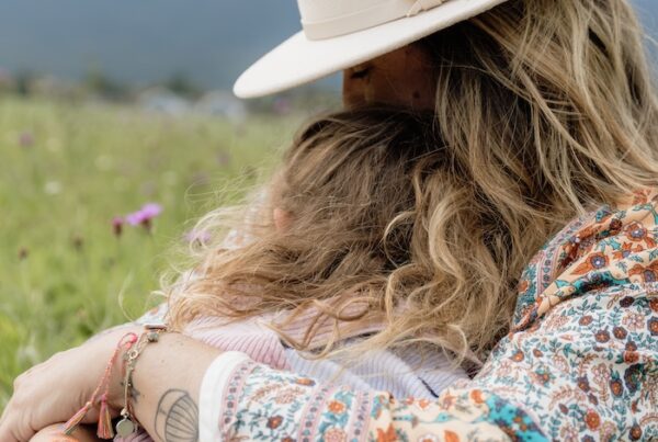 Shooting mère – fille dans les champs