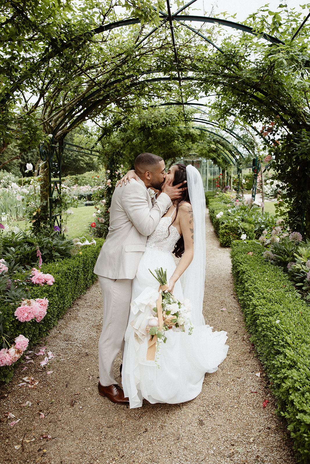 AUTHENTIC, EDITORIAL WEDDING PHOTOGRAPHY FRANCE,ITALY, SWITZERLAND, WORLDWIDE for sophisticated and stylish couples