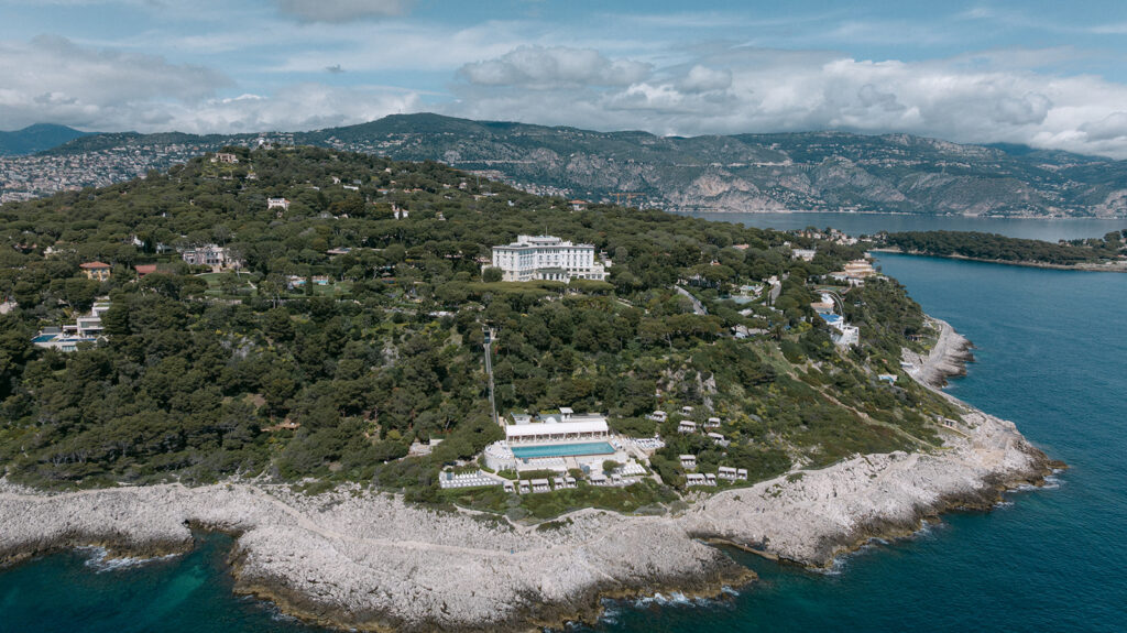 Un mariage d’exception avec vue sur la Méditerranée au Four Seasons Cap-Ferrat. Mariage haute de gamme Côte d'Azur