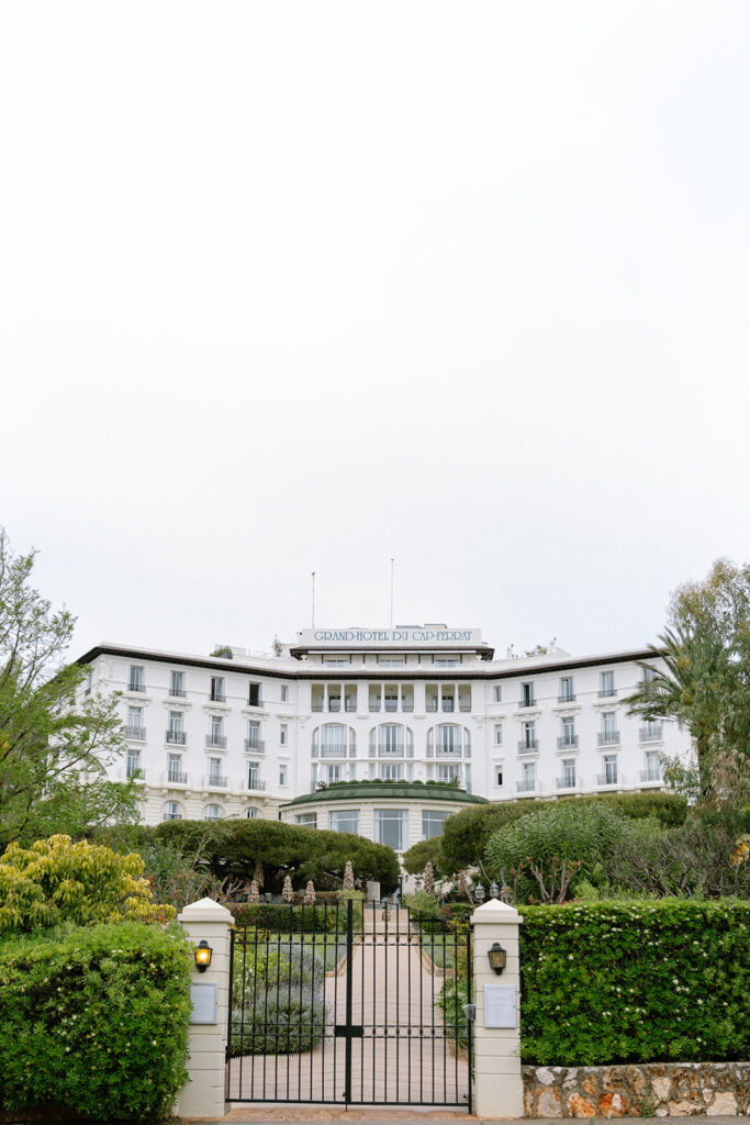 Un mariage d’exception avec vue sur la Méditerranée au Four Seasons Cap-Ferrat. Mariage haute de gamme Côte d'Azur
